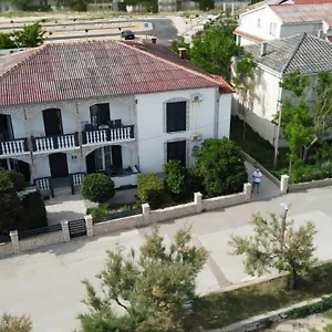 & Kaurloto Guest house